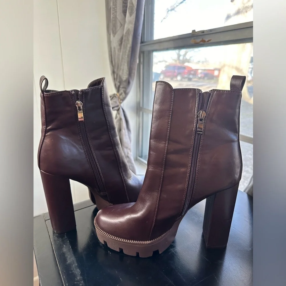 Lemonade Atlas Chucky Heel Side Zip Women’s Platforms Size 9